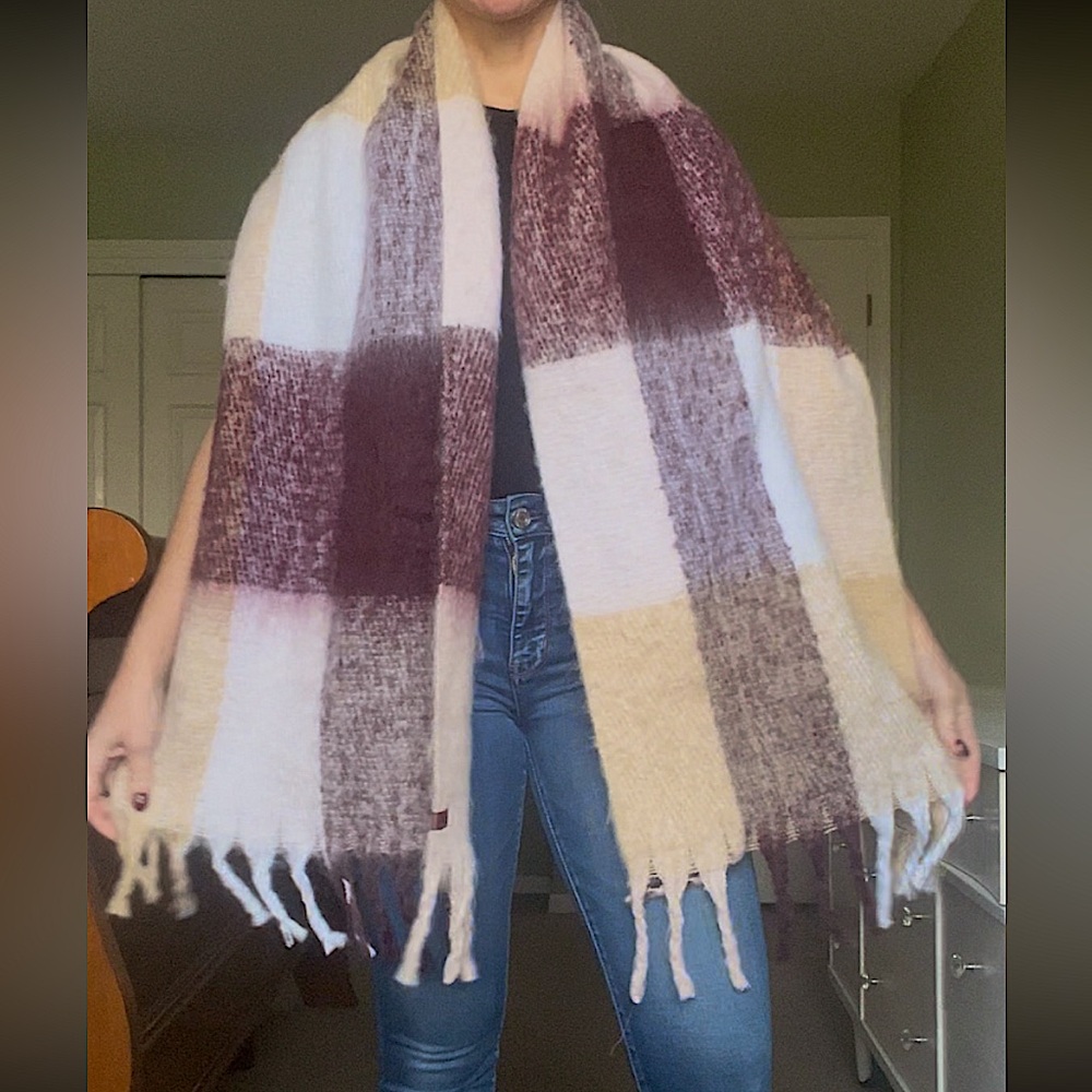 Lucky Brand Recycled Blanket Scarf Burgundy/Ivory Plaid Fringe Tassels 72”x18”